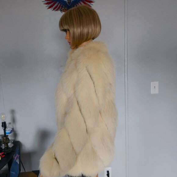 #10 Small fox fur coat - Picture 3 of 4